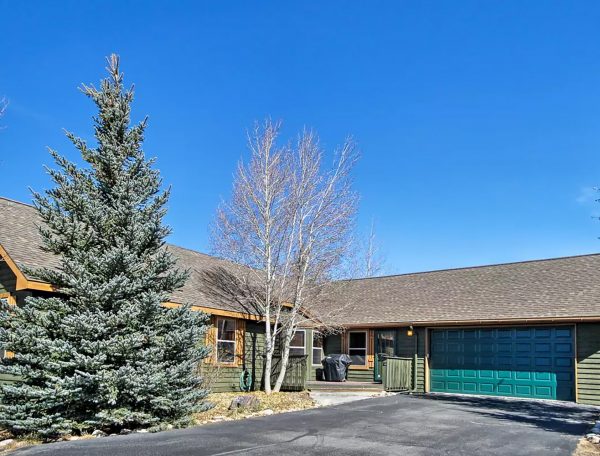 Evergreen Ranch Vacation Rental Home 12 Private Courtyard with patio, great place to play cornhole